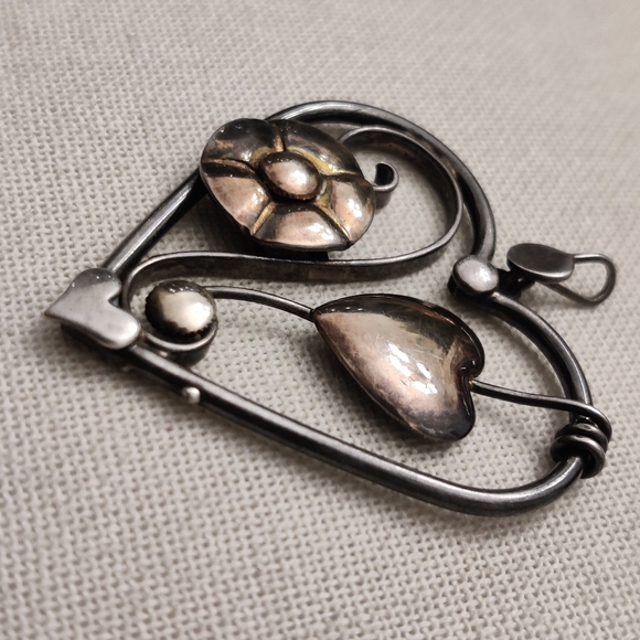 Art Nouveau Sterling Silver Heart Pendant - Picture 9 of 10